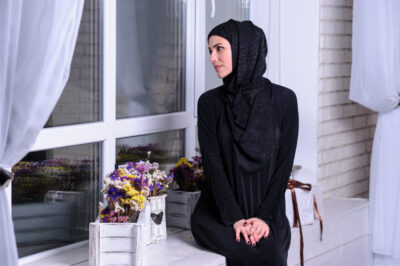 The Significance and Beauty of the Abaya in Muslim Culture
