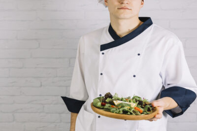 The Significance of Wearing Appropriate Uniforms in the Food Service Industry