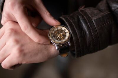 Watches for Men in Pakistan: A Complete Guide to Choosing the Perfect Timepiece Watches for Men in Pakistan: A Complete Guide to Choosing the Perfect Timepiece