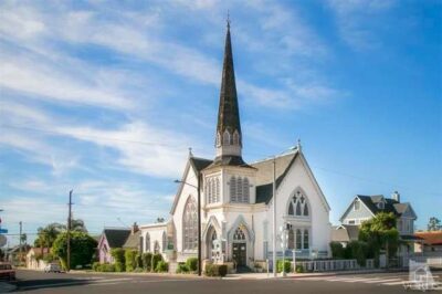 How Churches in Ventura CA Foster Strong Community Bonds