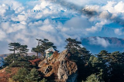 10 Must-Have Essentials for an Unforgettable Sandakphu Phalut Trek 10 Must-Have Essentials for an Unforgettable Sandakphu Phalut Trek