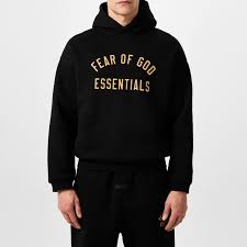 The Ultimate Guide to Essentials Clothing: Comfort Meets Style