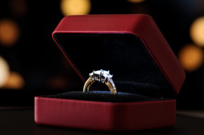 What Makes Diamond Engagement Rings for Women So Special